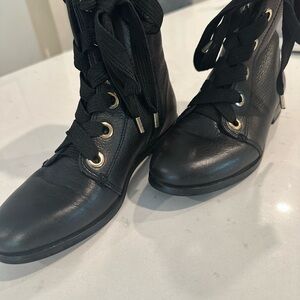 Kate spade Leather boots, beautiful and classic